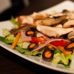 Salat mit Huehnerbruststreifen (Kexi)