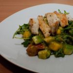 2011-12-11 1. Gang - Salat Giordale (Avocado, Tomaten, Mango, Huehnerbrust, Rucola)
