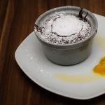 2015-08-11 3. Gang - halbfluessiges Schokokuechlein mit Vanille-Orangen-Ragout