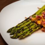 2016-05-29 1. Gang - Gegrillter gruener Spargel mit Orangen-Pistazien-Salsa